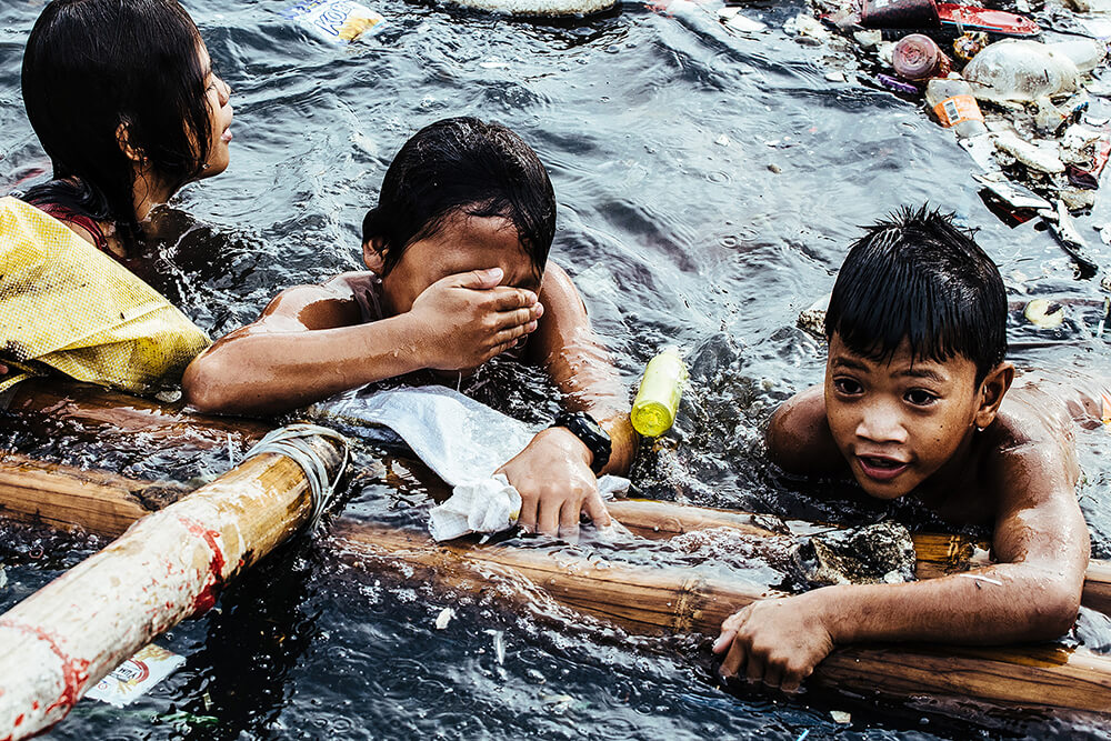 Philippines: Garbage, the Children and Death | © Hartmut Schwarzbach, Germany (Argus Photo Agency) Philippines: Garbage, the Children and Death