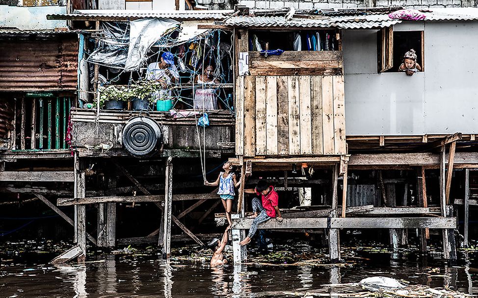 Philippines: Garbage, the Children and Death