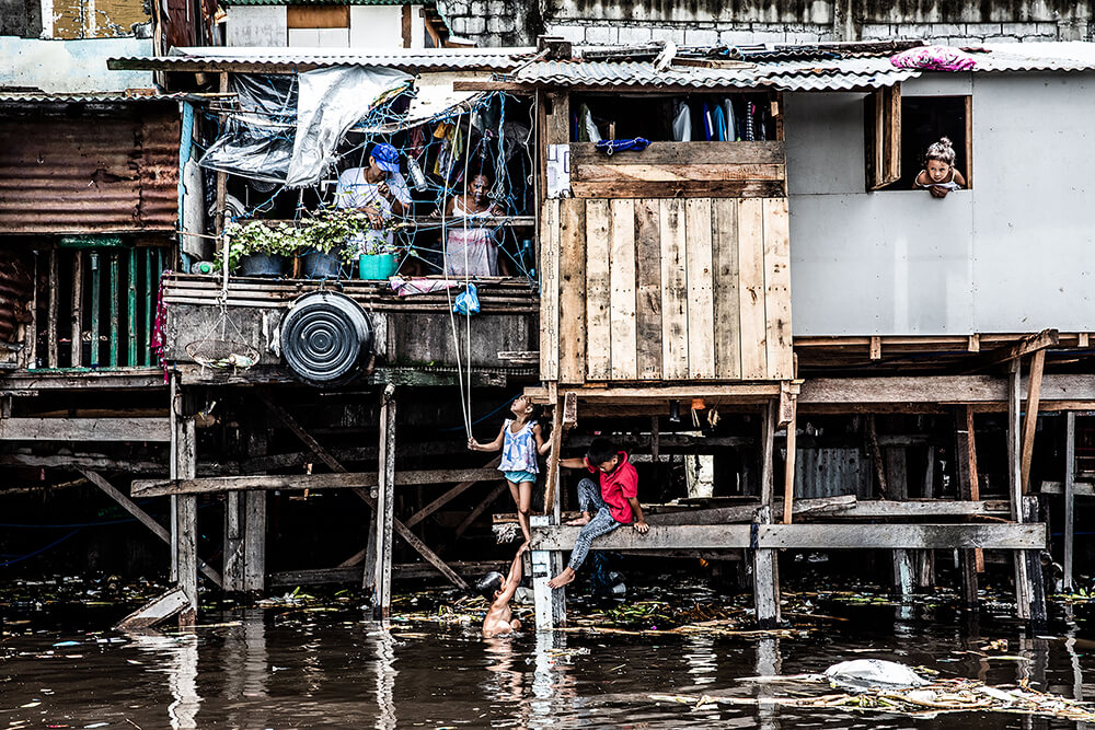 Philippines: Garbage, the Children and Death | © Hartmut Schwarzbach, Germany (Argus Photo Agency) Philippines: Garbage, the Children and Death