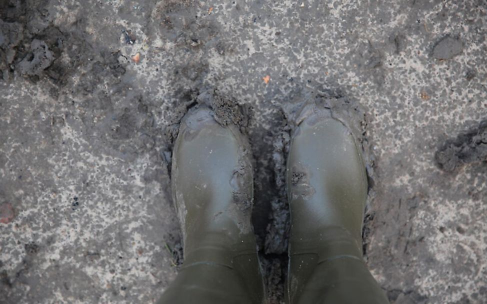 Südsudan: Gummistiefel im Matsch