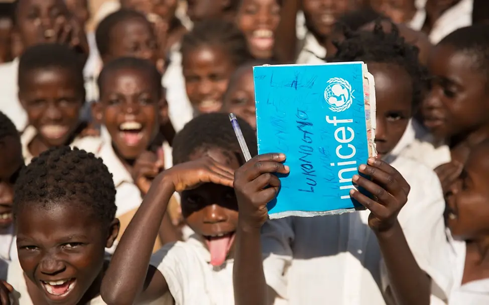 Zur Schule gehen zu können - ein Anlass zum Lächeln © UNICEF/2016/Gabriel Vockel Zur Schule gehen zu können - ein Anlass zum Lächeln © UNICEF/2016/Gabriel Vockel