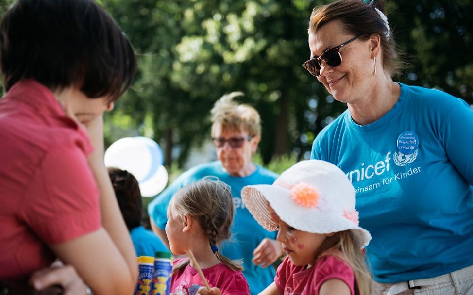 Regensburg: Ehrenamtliche Mitarbeiter kümmern sich um die Kinder