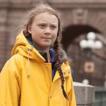 Schwerden: Greta Thunberg steht vor dem schwedischen Parlament in Stockholm