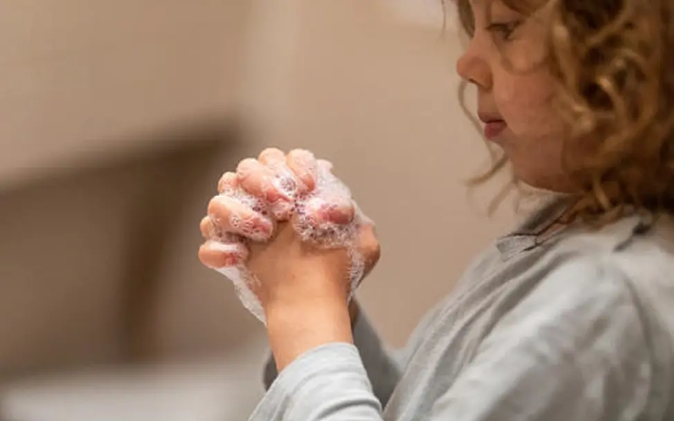 Händewaschen mit großer Sorgfalt in Corona Zeiten © UNICEF Händewsschen mit großer Sorgfalt in Corona Zeiten