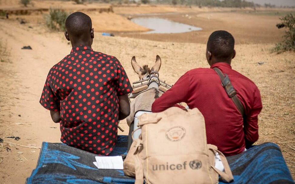 Mali: Impfstoffe werden per Eselskarren transportiert