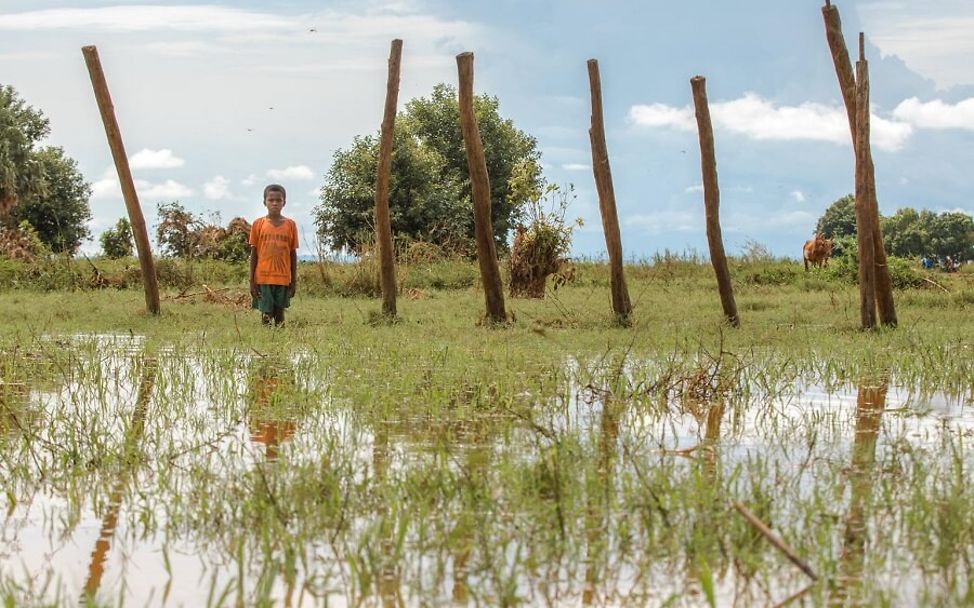 Madagaskar: Häuser werden von den Regenfällen weggespült. 