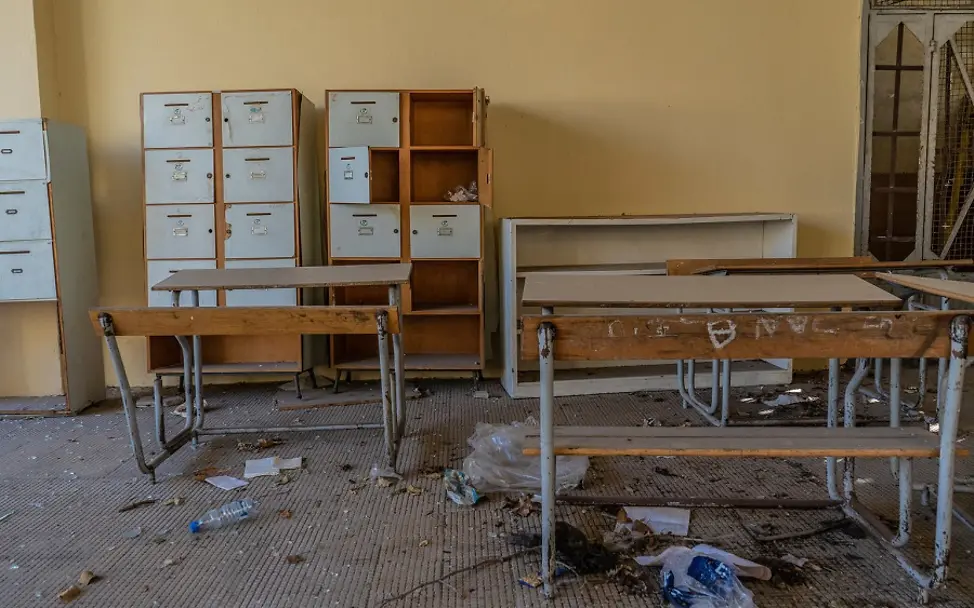 Beschädigte Schule nach der Explosion in Beirut | © UNICEF/Kelly Einen Monat nach der Explosion in Beirut: Zerstörung in einer Schule