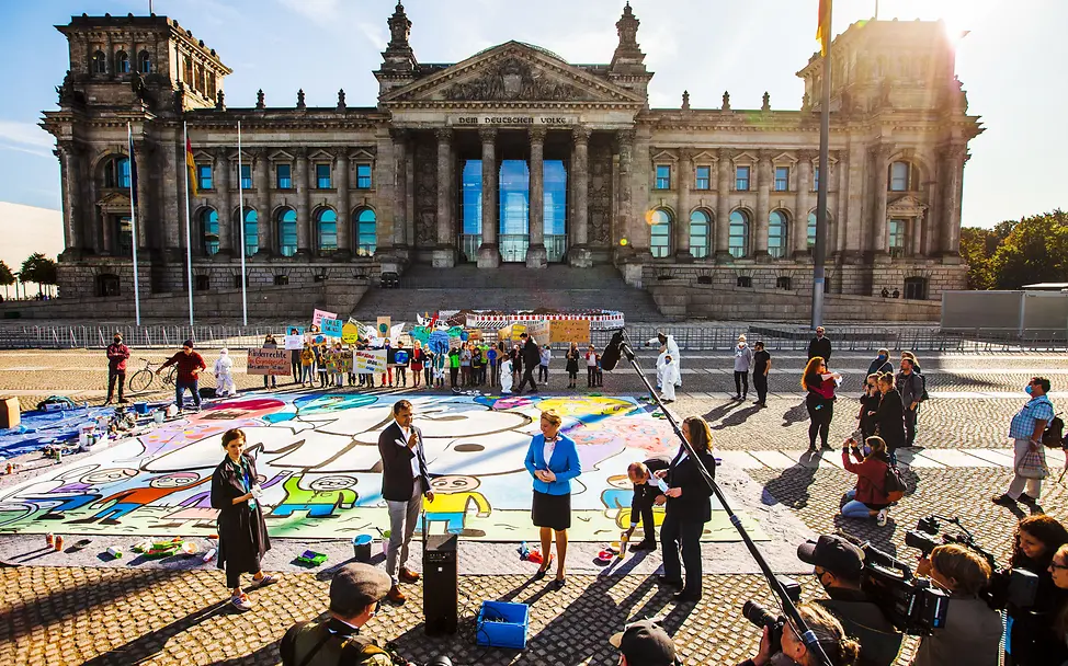 Weltkindertag 2020 vor dem Berliner Reichstag | © UNICEF/Zimmermann unicef_weltkindertag