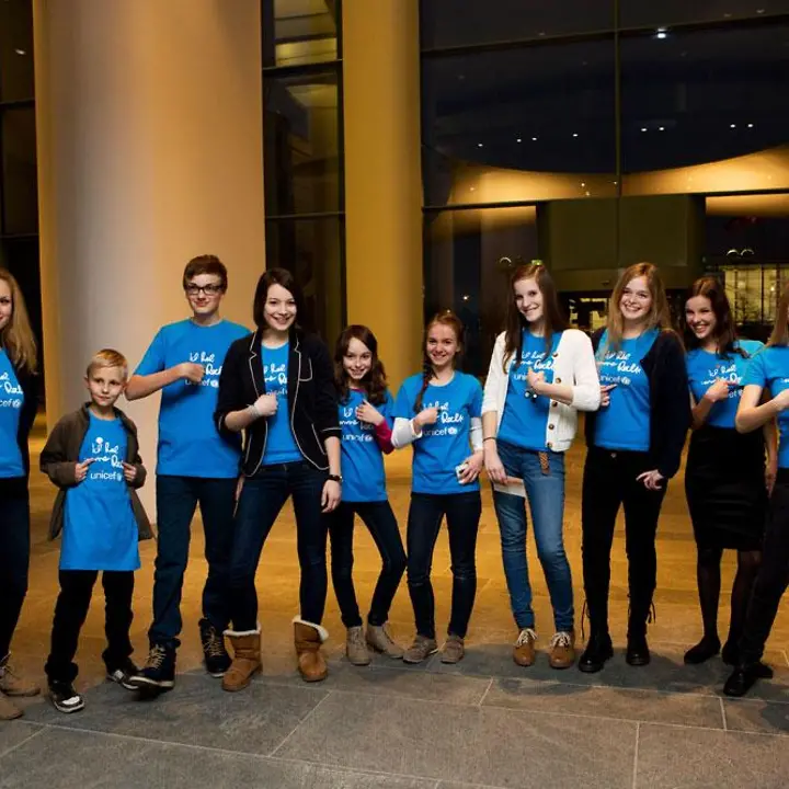 Zehn UNICEF-JuniorBotschafter zu Besuch bei der Bundeskanzlerin Angela Merkel © UNICEF DT/2012/Julia Zimmermann Zehn UNICEF-JuniorBotschafter zu Besuch bei der Bundeskanzlerin Angela Merkel © UNICEF DT/2012/Julia Zimmermann