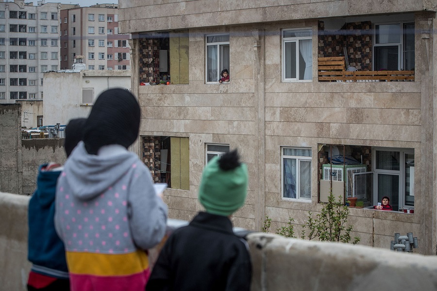 Iran: Corona – a piece of freedom on the rooftop | © Erfan Kouchari, Iran (Tasnim News Agency) Iran: Corona – a piece of freedom on the rooftop