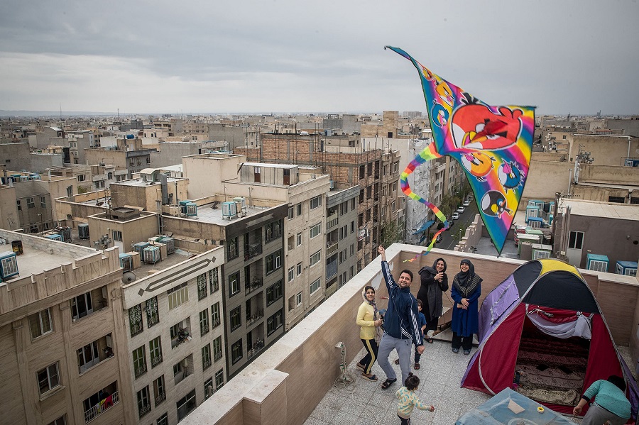 Iran: Corona – a piece of freedom on the rooftop | © Erfan Kouchari, Iran (Tasnim News Agency)