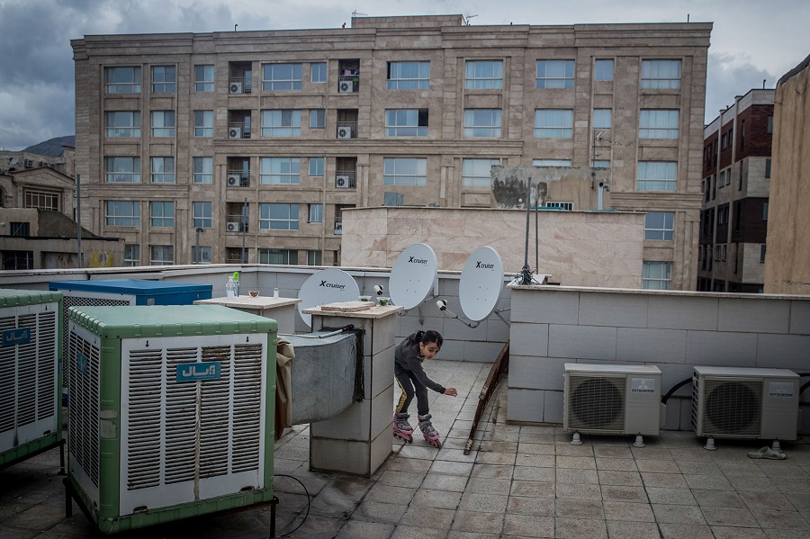 Iran: Corona – a piece of freedom on the rooftop | © Erfan Kouchari, Iran (Tasnim News Agency) Iran: Corona – a piece of freedom on the rooftop