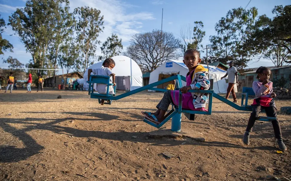 Tigray: Kinder brauchen dringend Hilfe | © UNICEF/Sewunet Tigray: Kinder spielen neben UNICEF-Einrichtungen in Tigray.