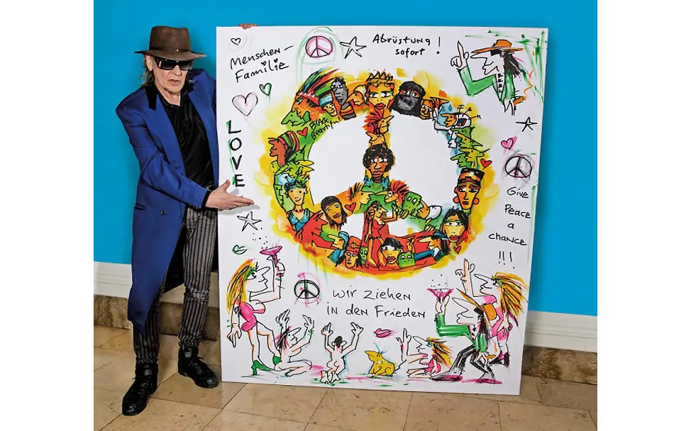 Udo Lindenberg: Bildversteigerung für UNICEF-Hilfe Jemen | © Tine Acke Udo Lindenberg mit seinem Riesen-Unikat für UNICEF-Hilfe im Jemen