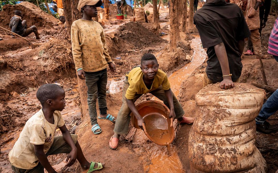 Kinderarbeit im Kongo. 