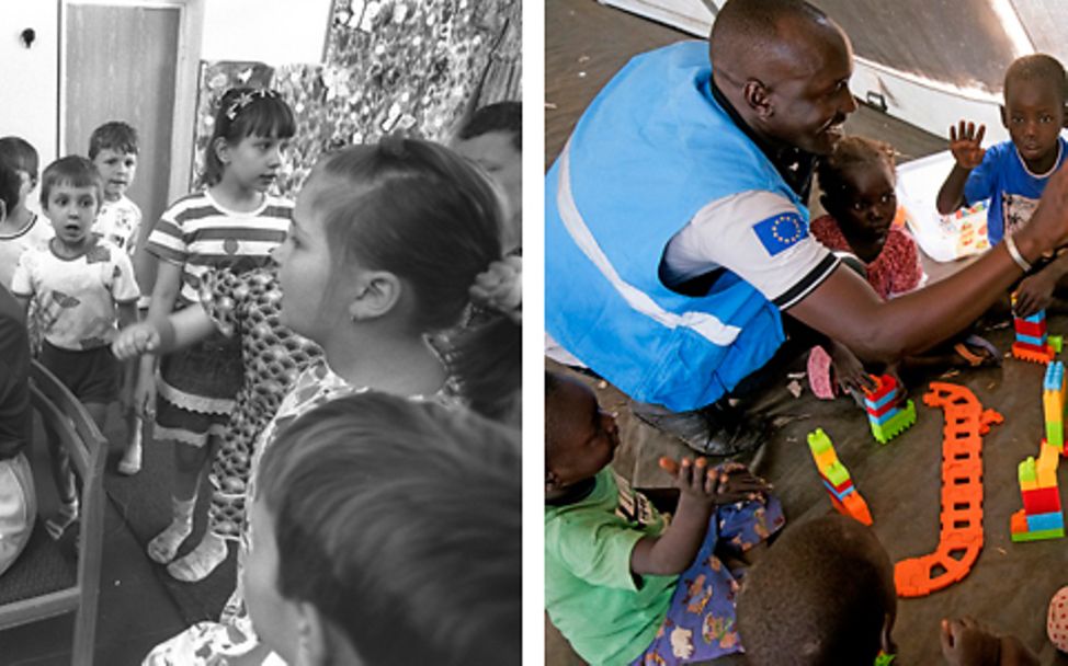 75 Jahre UNICEF: Sozialarbeiterin spielt Klavier, während Kinder singen und Sozialarbeiter baut mit Kindern mit Bausteinen