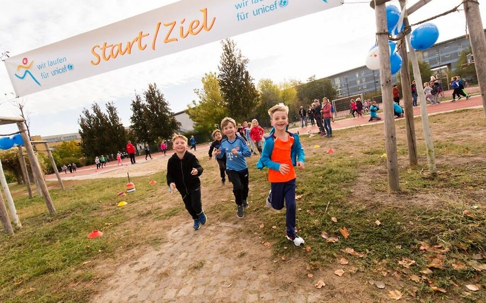 Die Schülerinnen und Schüler sind stolz auf jede Runde.