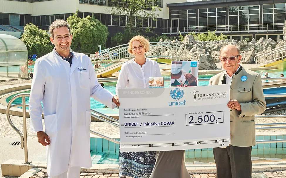 BILD-1_Johannesbad_Unicef-Spende BILD-1_Johannesbad_Unicef-Spende