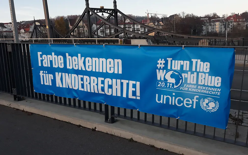 TurnTheWorldBlue01 Neuer Inhalt