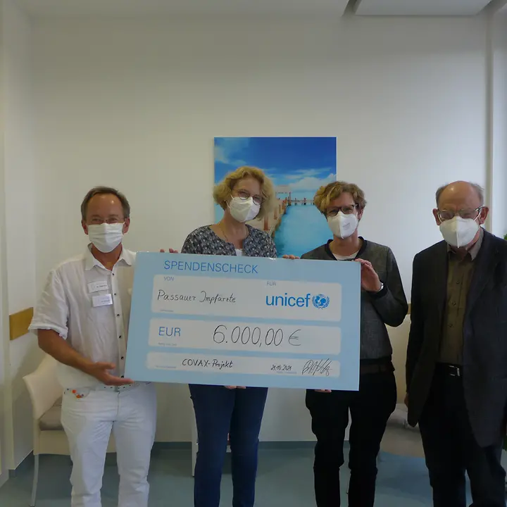 Spendenübergabe 21.10.2021 COVAX-Aktion Spendenübergabe 21.10.2021 COVAX-Aktion