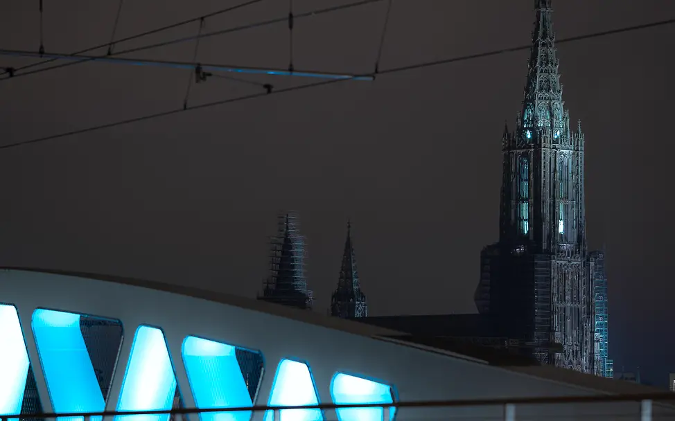 TurnTheWorldBlue05 Neuer Inhalt