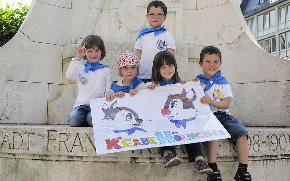 JuniorBotschafter 2012: Die Kerbehörnchen aus Oberjosbach machten beim Kirmesumzug auf Kinderrechte aufmerksam © UNICEF/Vielz