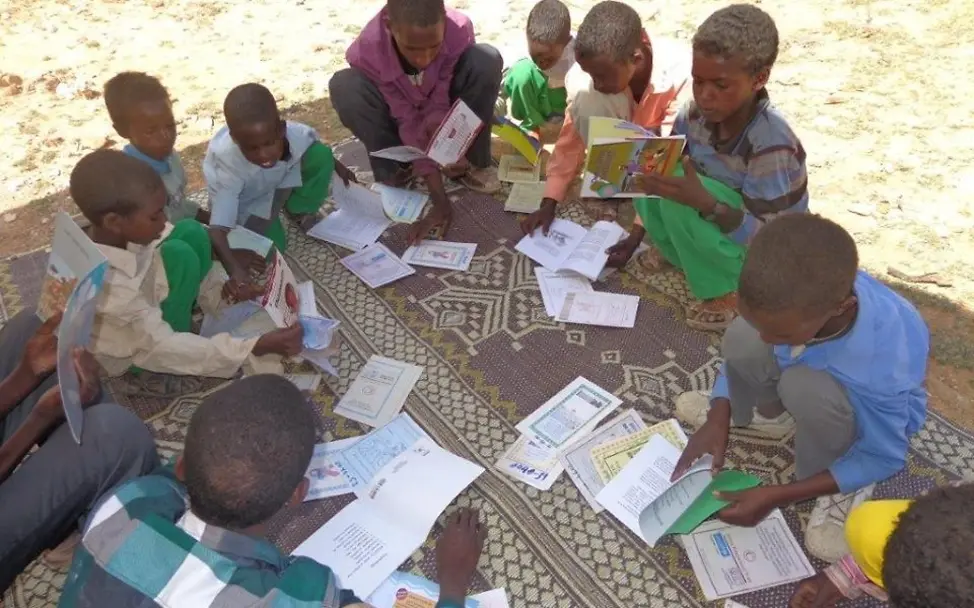 Kinder in jedem Alter lesen. © UNICEF Somalia Kinder in jedem Alter lesen. © UNICEF Somalia