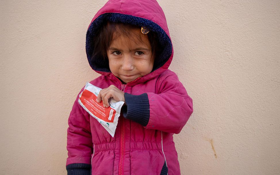 Afghanistan Kinder: Parwana war mangelernährt. Jetzt geht es ihr besser