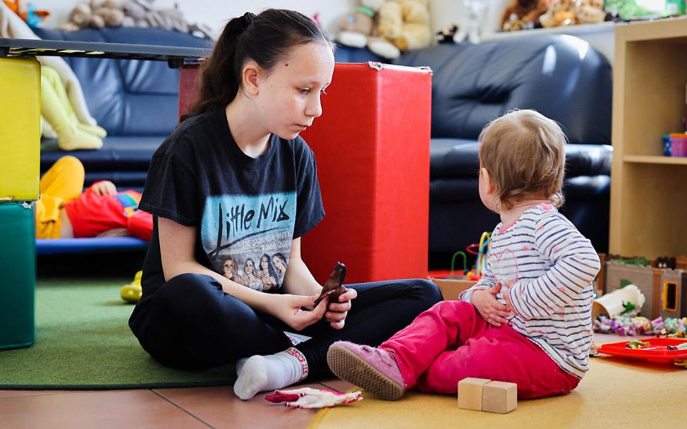 Ukraine Krieg: Kinder spielen im Kindergarten in Deutschland