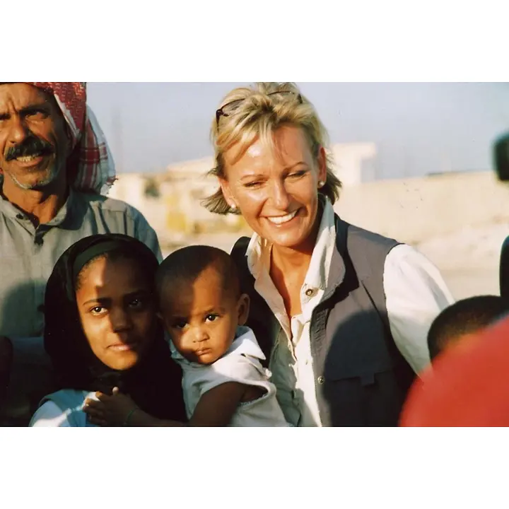 UNICEF-Botschafterin Sabine Christiansen auf einer Irak-Reise im Jahr 2003. | © UNICEF/Tarneden UNICEF-Botschafterin Sabine Christiansen auf einer Irak-Reise im Jahr 2003.