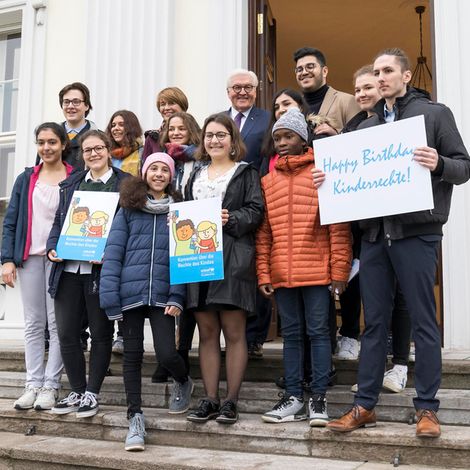 Ein Gruppenfoto vom Treffen mit Bundespräsident Steinmeier.