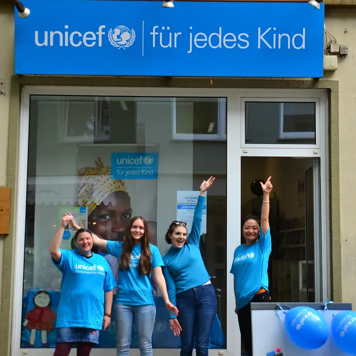 hier vertreten von: Carolina, Christina, Maren, Jun Medienteam