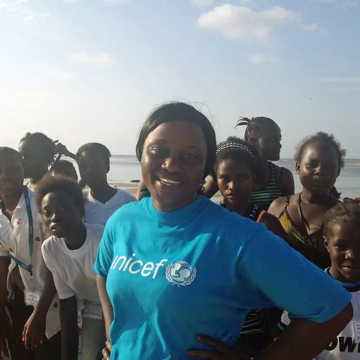 UNICEF-Mitarbeiterin Hawa Page engagiert sich für Mädchen | ©UNICEF Sport für Mädchen in Liberia