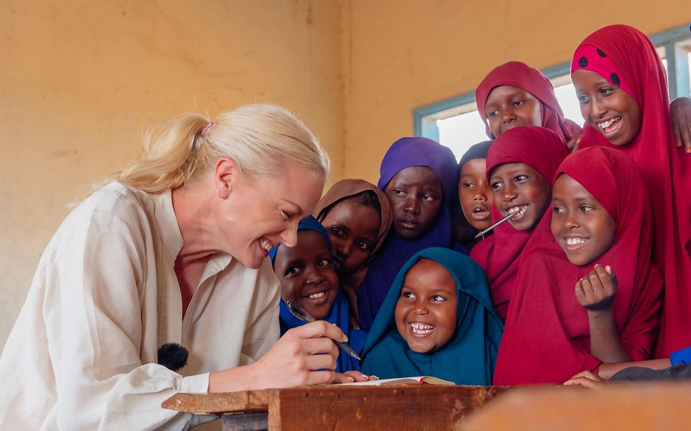 Franzi Knuppe in einer Schule in Garissa.