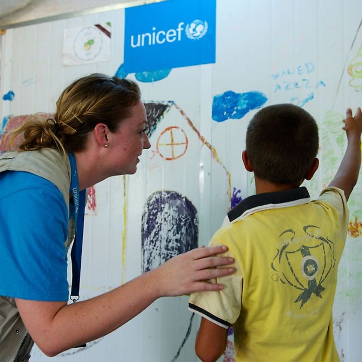 Ein syrischer Junge in einer Spielzone im Za’atari Flüchtlingslager, © UNICEF/NYHQ2013-0671/Shehzad Noorani