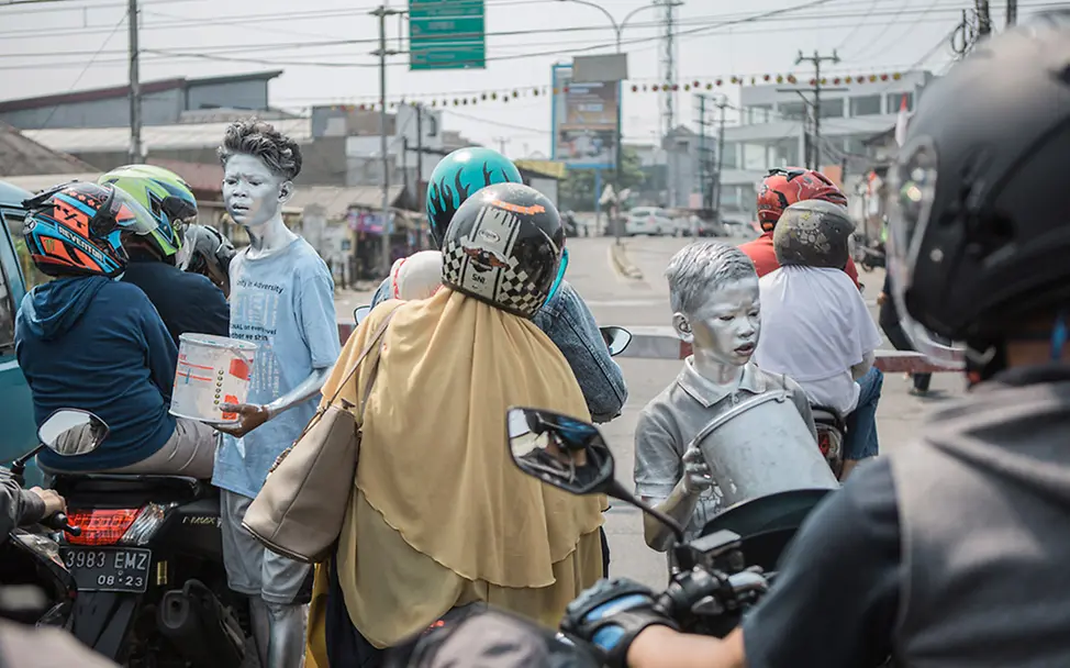 Depok, Indonesien: Wie Rifki seine Armut versilbert | © Agoes Rudianto, Indonesien, GEOlino Depok, Indonesien: Wie Rifki seine Armut versilbert