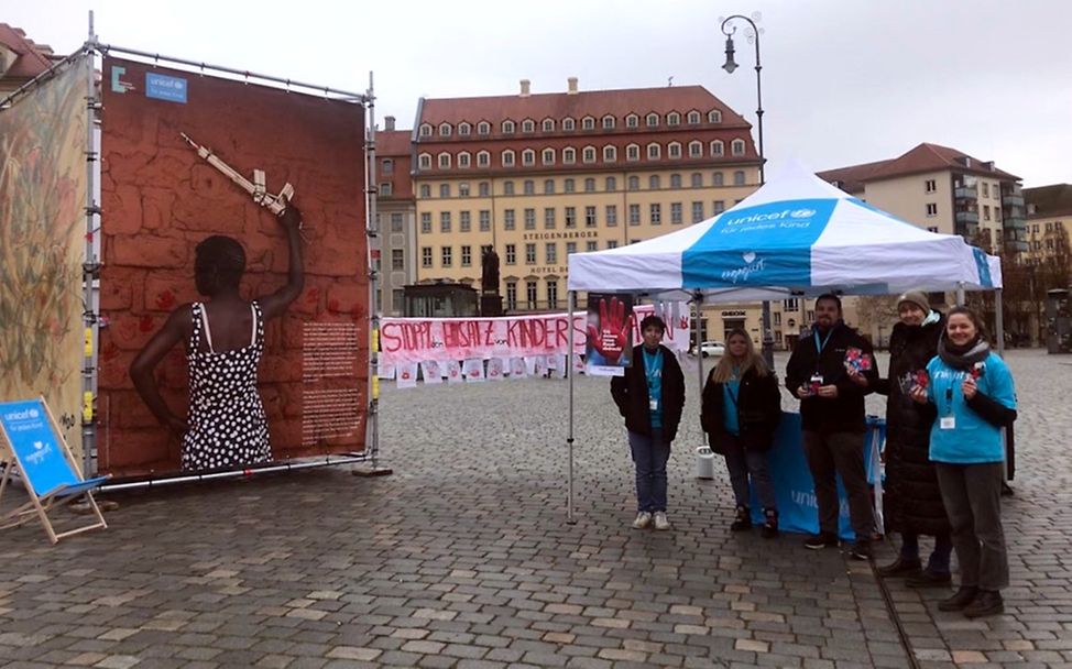 UNICEF Dresden Aktionsstand Red Hand Day 2023