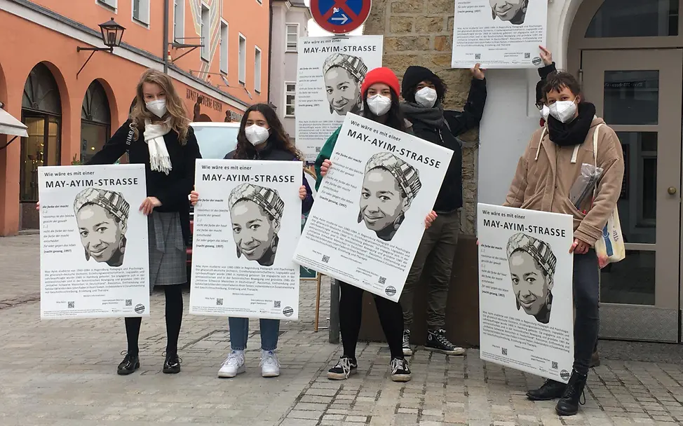 Schülerinnen und Schüler der Anti-Diskriminierungs-AG | © Bilddokumentation Stadt Regensburg Gruppenbild: Anti-Diskriminierungs- und Rassismus-AG der Stadt Regensburg