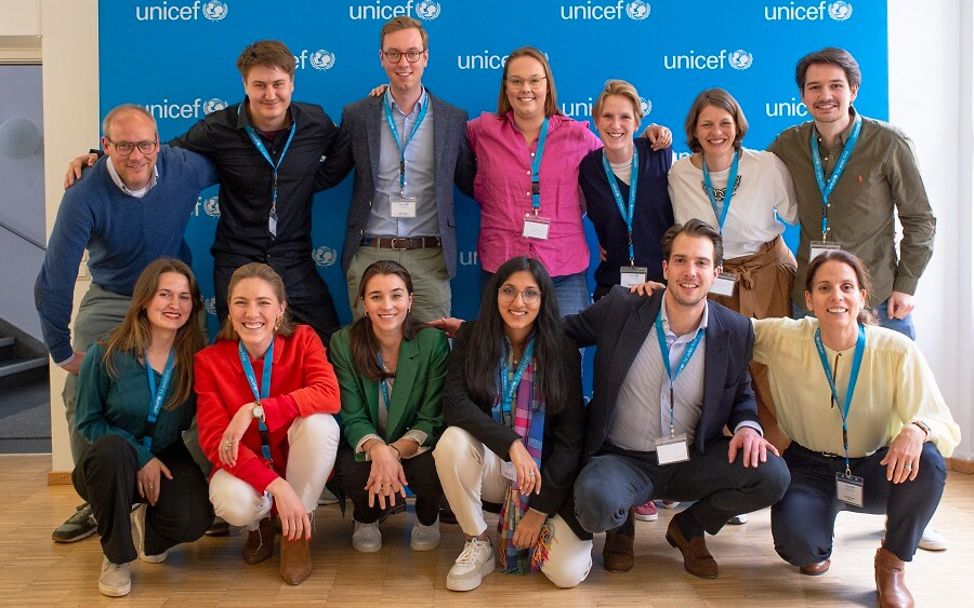 Köln: Die Mitglieder von UNICEF NextGen posieren für ein Gruppenbild