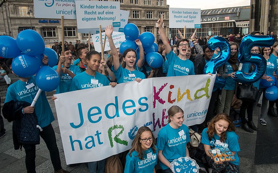 70 Jahre UNICEF Deutschland: UNICEF-JuniorTeamer feiern 2014 den 25. Geburtstag der Kinderrechtskonvention