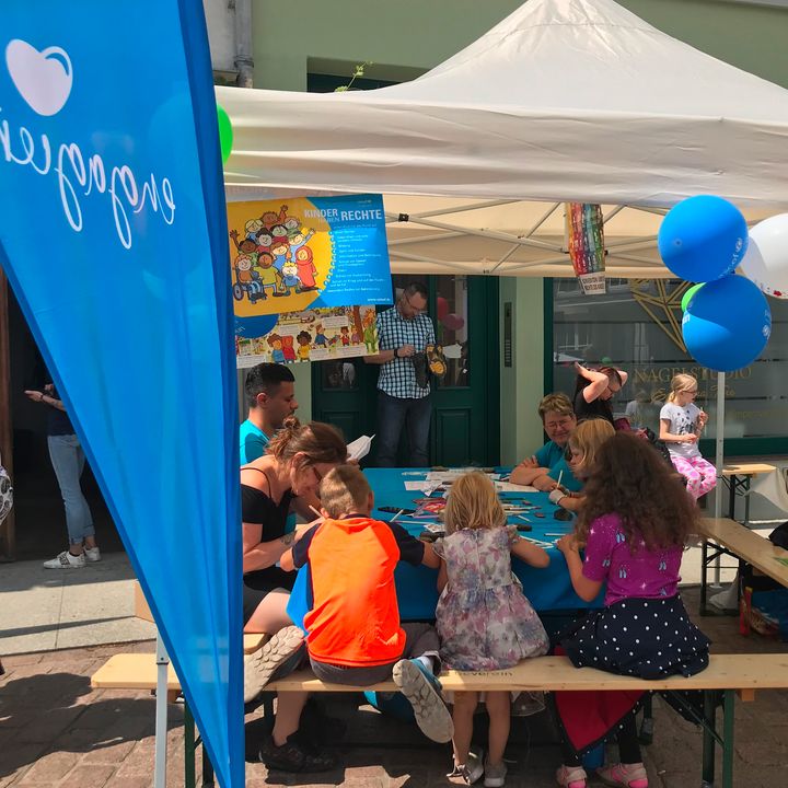 Aktionsstand der UNICEF-AG Dresden beim Sächsischen Kinderkunstpreis in Meißen 