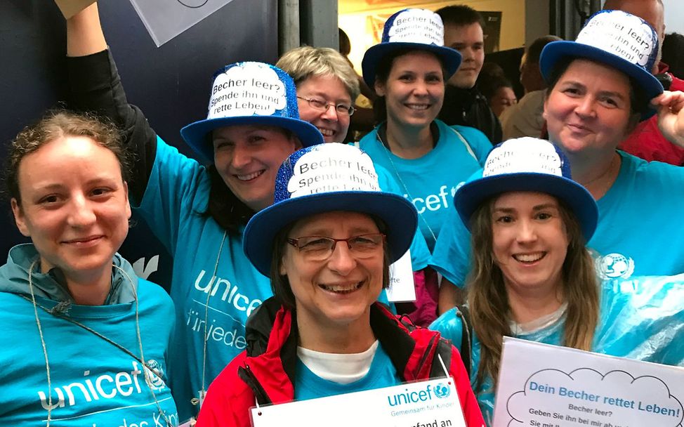 Impression von der Pfandaktion der UNICEF AG Dresden bei den Filmnächten 2023