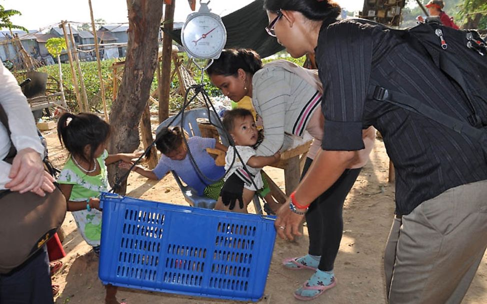 Vorsorgeuntersuchung von Kleinkindern. © UNICEF Deutschland