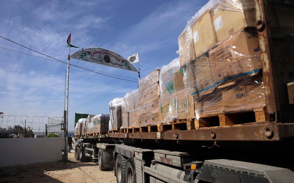 Ein LKW von UNICEF und Partnerorganisationen am Grenzübergang Rafah