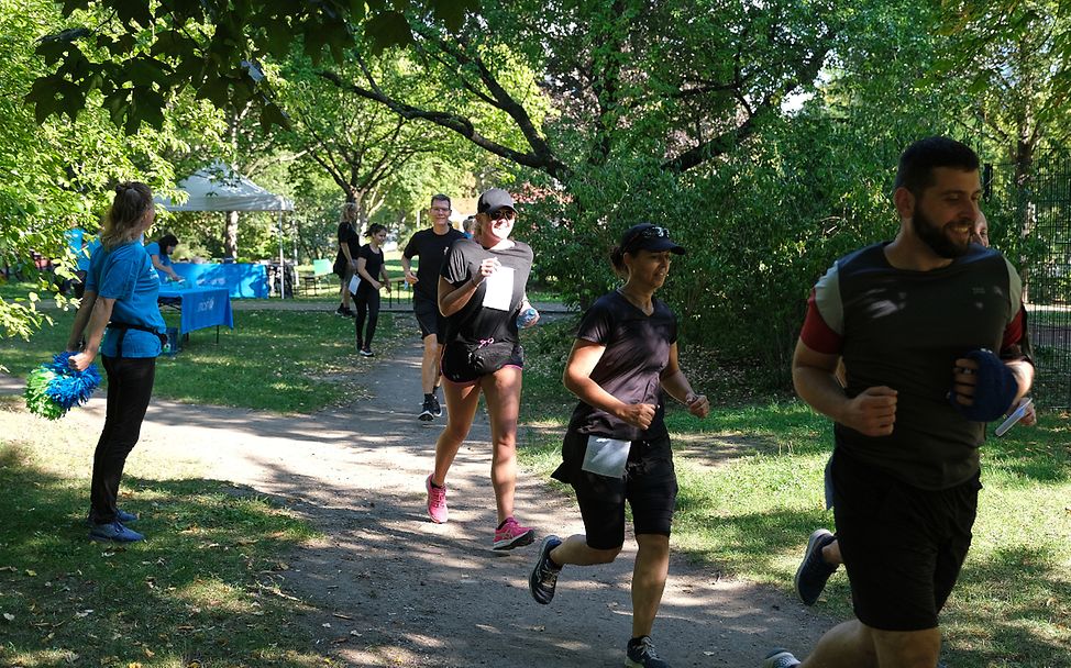 Jede Runde zählt beim 11. Dresdner Familienlauf - die Läufer geben alles