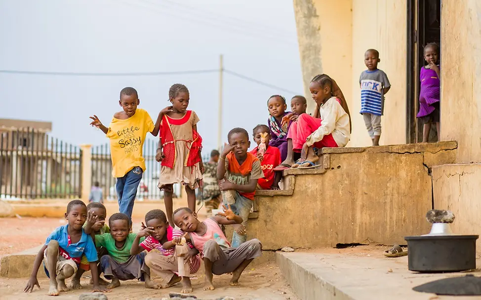Sudan: 200 Tage Krieg bringen eine Generation von Kindern an den Rand des Abgrunds | UNICEF/Mohamdeen Kinder spielen in Madani, Sudan