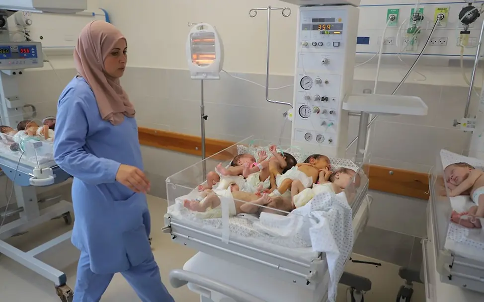 31 vom Tod bedrohte Frühgeborene verlegt | UNICEF/El Baba Neugeborene werden die aus dem Al-Shifa-Krankenhaus im Norden des Gazastreifens verlegt.