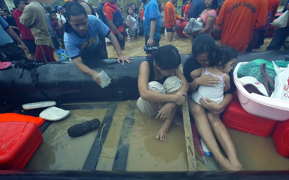 Rettungsboot in Manila, Philippinen. © UNICEF/Alquinto Rettungsboot in Manila, Philippinen. © UNICEF/Alquinto