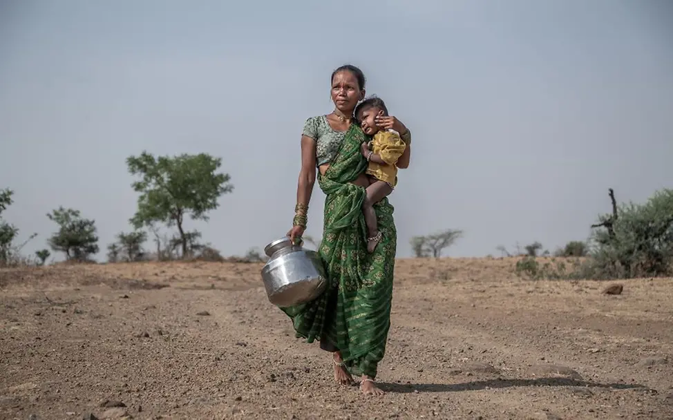India: The fate of the little water carriers | © Supratim Bhattacharjee, Indien, Agentur De Beeldunie India: The fate of the little water carriers