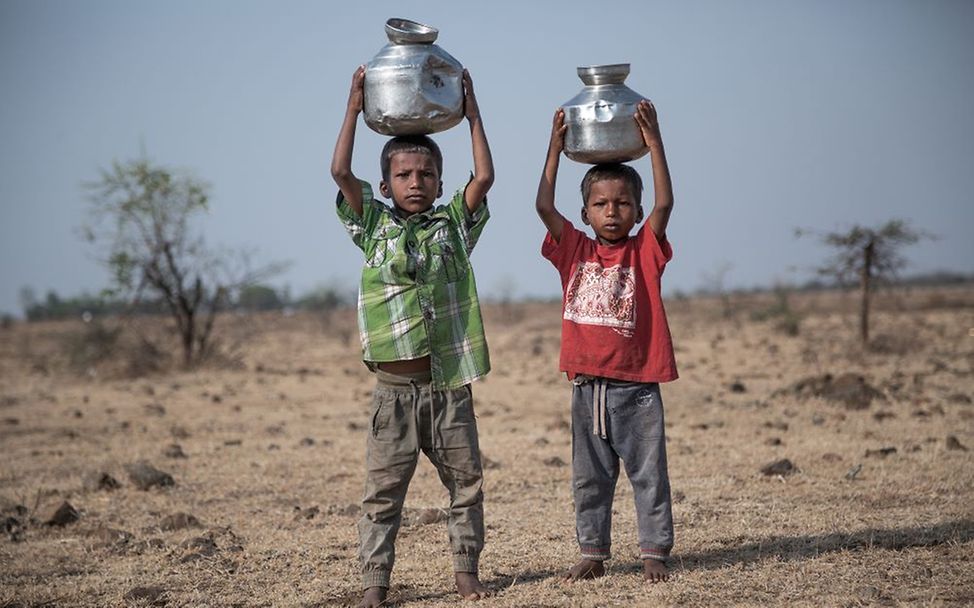 Indien: Das Schicksal der kleinen Wasserträger